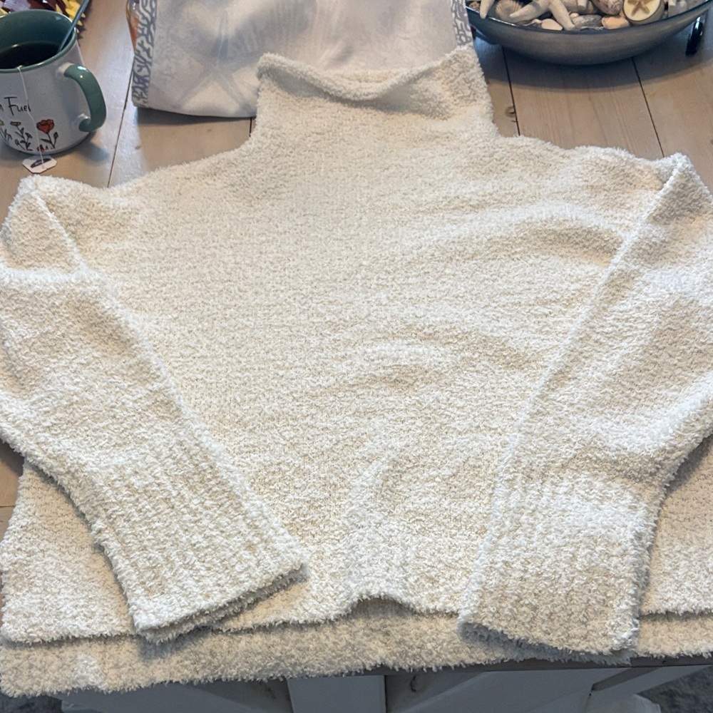 Women's UGG Cozy Cream Women's Sweater size Large, beautifully soft and cozy!